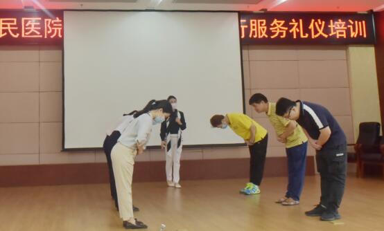 提升服務質量，展現(xiàn)文明形象——河池市人民醫(yī)院舉辦文明服務禮儀培訓班紀實